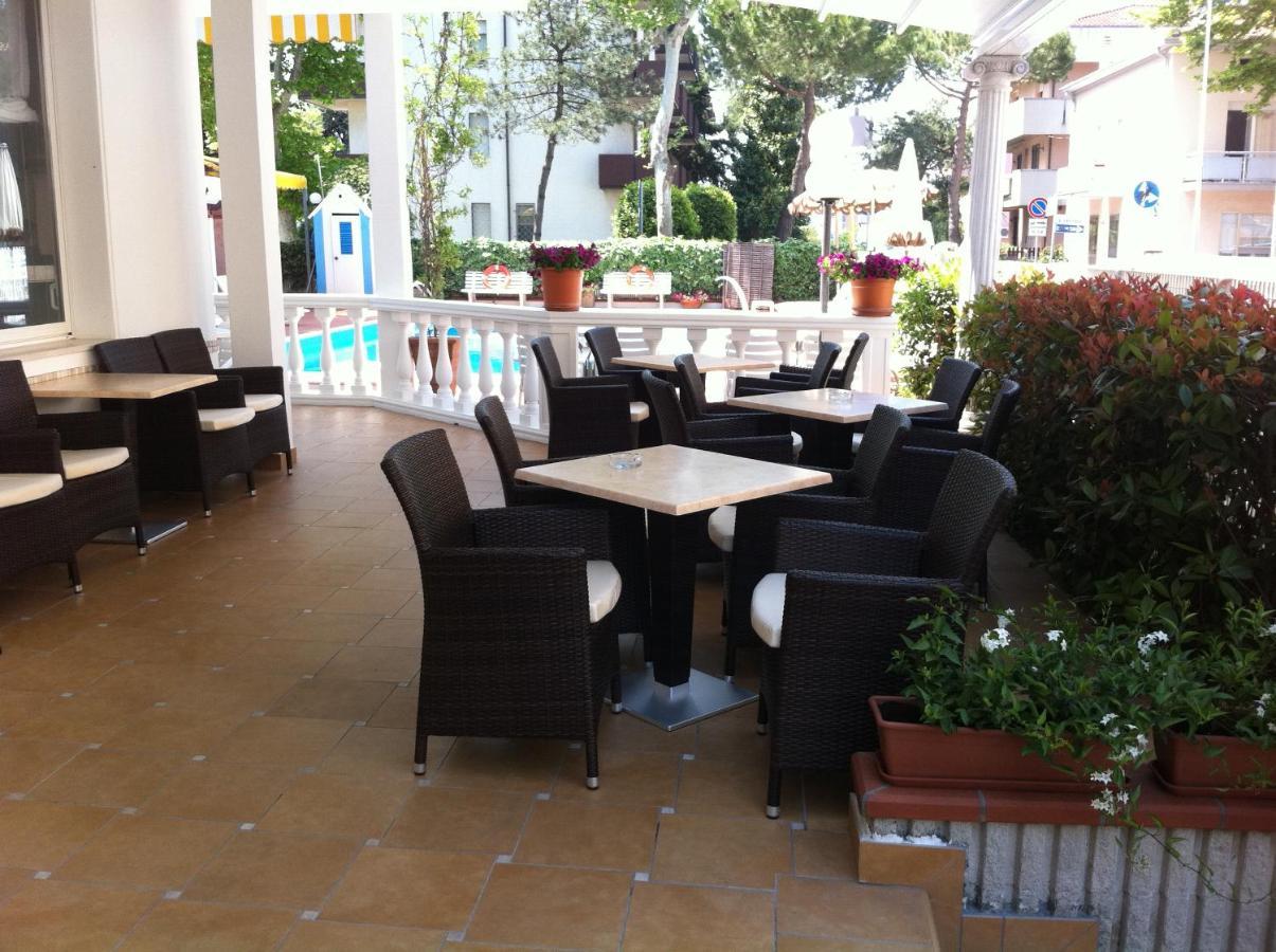 Hotel Villa Dei Fiori - Sul Mare Con Piscina Viserbella di Rimini エクステリア 写真
