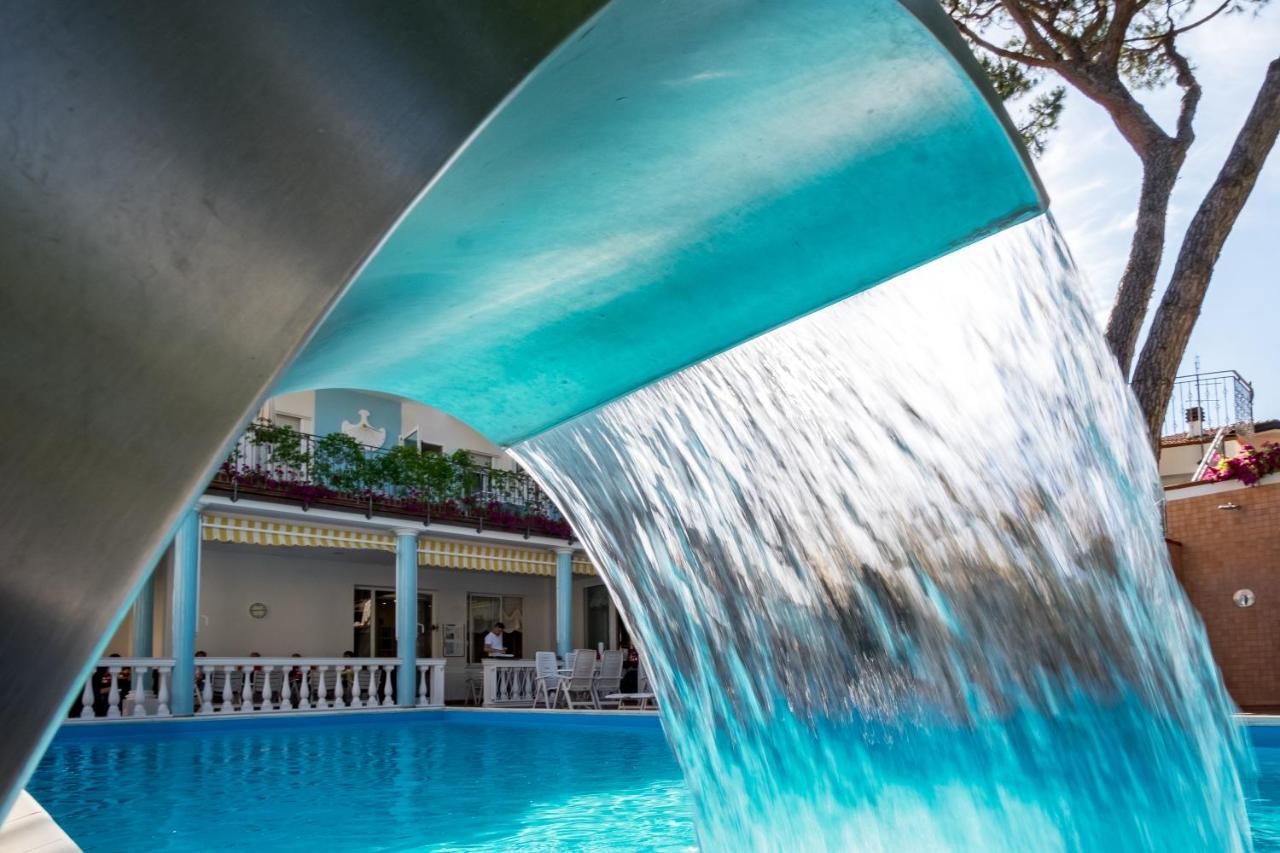 Hotel Villa Dei Fiori - Sul Mare Con Piscina Viserbella di Rimini エクステリア 写真