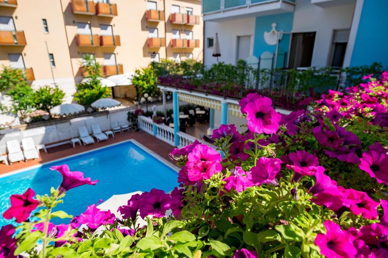 Hotel Villa Dei Fiori - Sul Mare Con Piscina Viserbella di Rimini エクステリア 写真