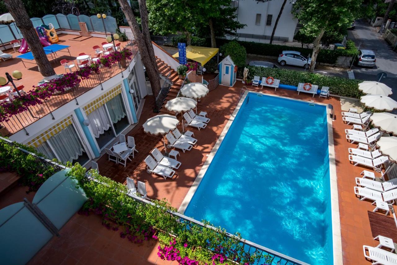 Hotel Villa Dei Fiori - Sul Mare Con Piscina Viserbella di Rimini エクステリア 写真