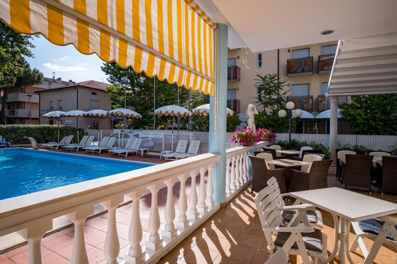Hotel Villa Dei Fiori - Sul Mare Con Piscina Viserbella di Rimini エクステリア 写真