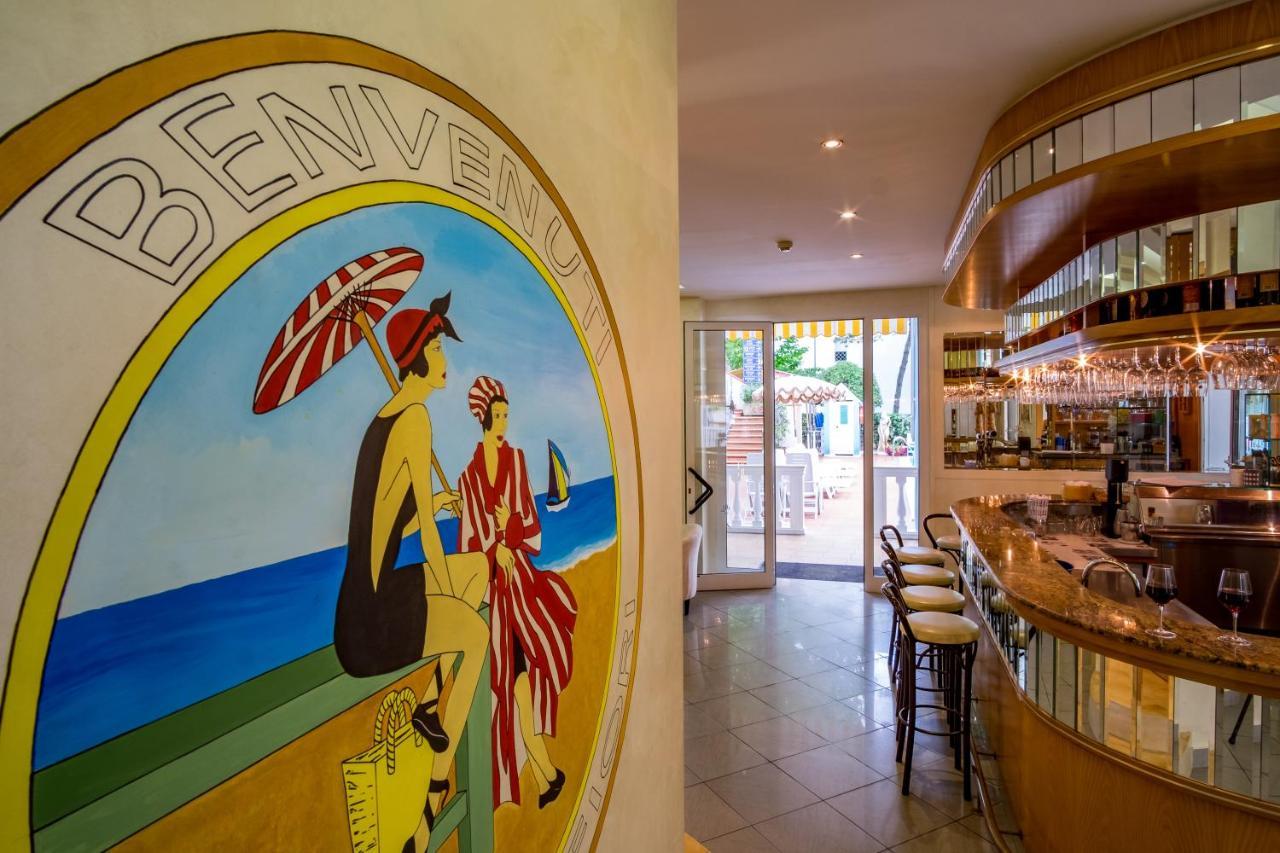Hotel Villa Dei Fiori - Sul Mare Con Piscina Viserbella di Rimini エクステリア 写真