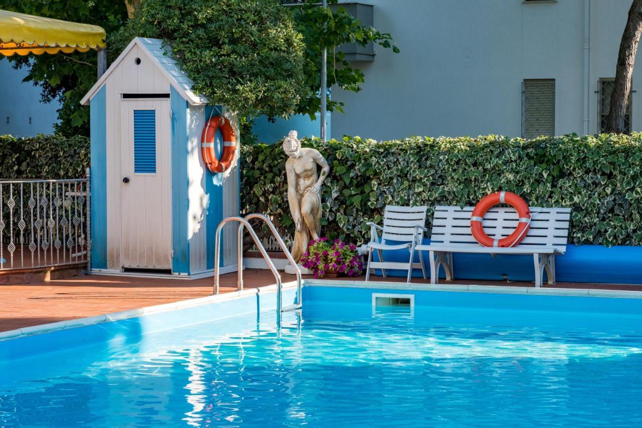 Hotel Villa Dei Fiori - Sul Mare Con Piscina Viserbella di Rimini エクステリア 写真