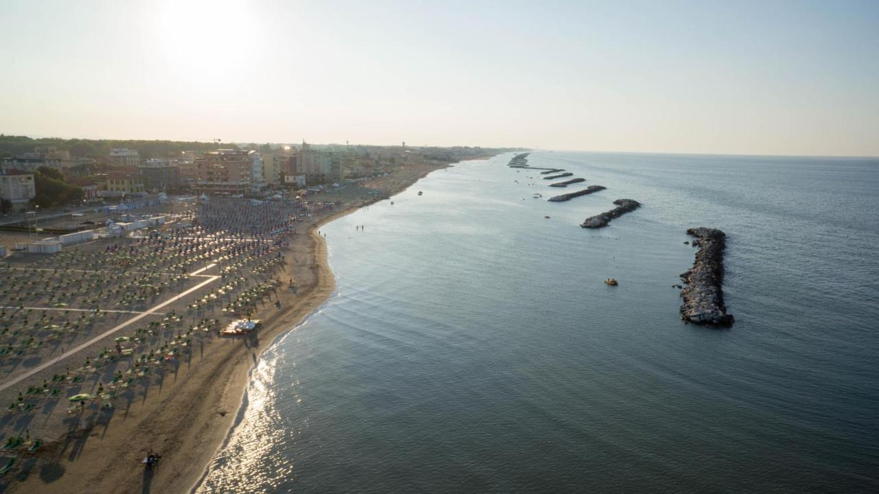 Hotel Villa Dei Fiori - Sul Mare Con Piscina Viserbella di Rimini エクステリア 写真