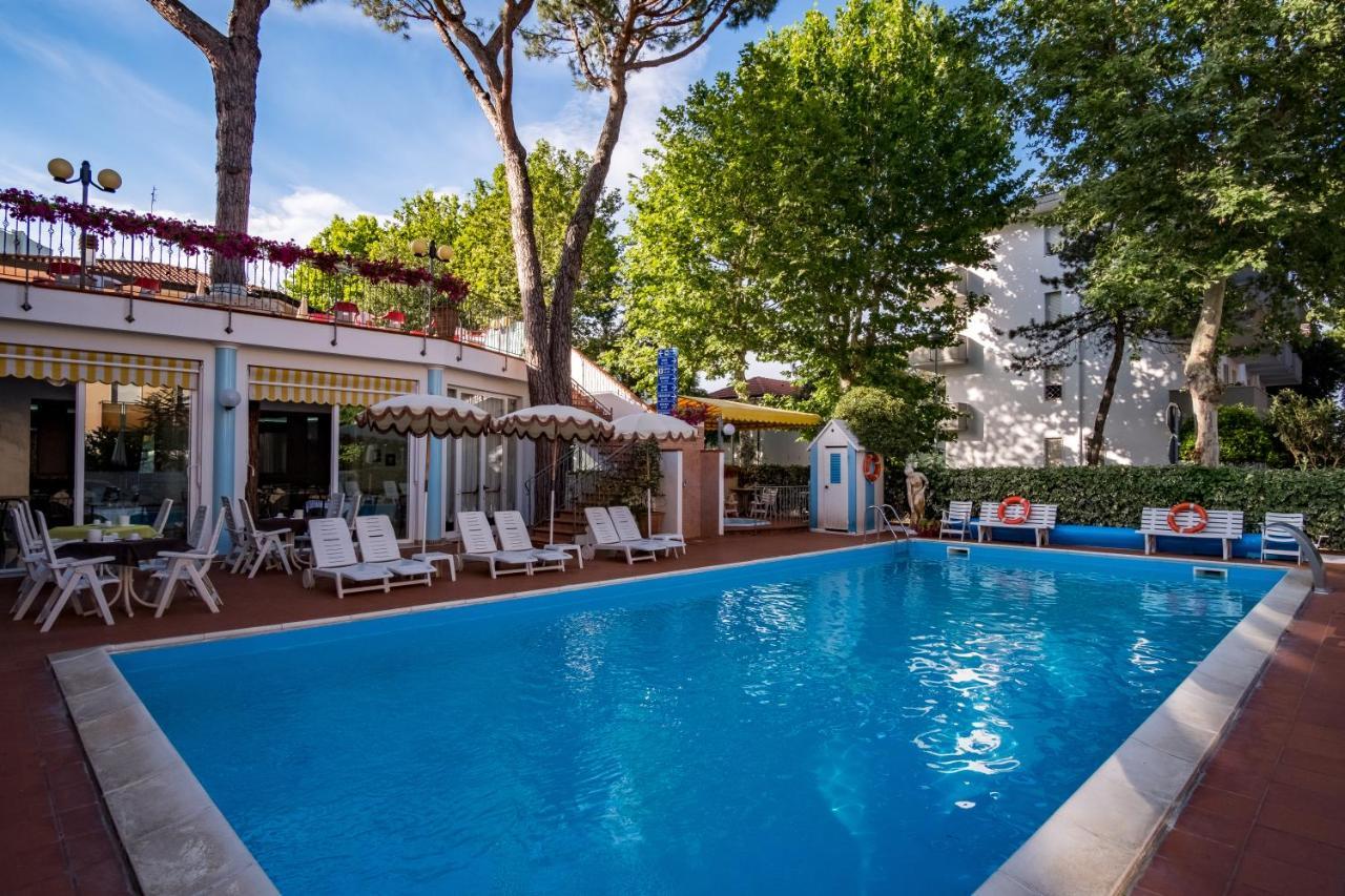 Hotel Villa Dei Fiori - Sul Mare Con Piscina Viserbella di Rimini エクステリア 写真