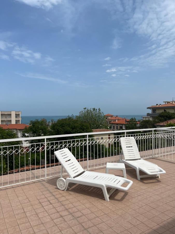Hotel Villa Dei Fiori - Sul Mare Con Piscina Viserbella di Rimini エクステリア 写真