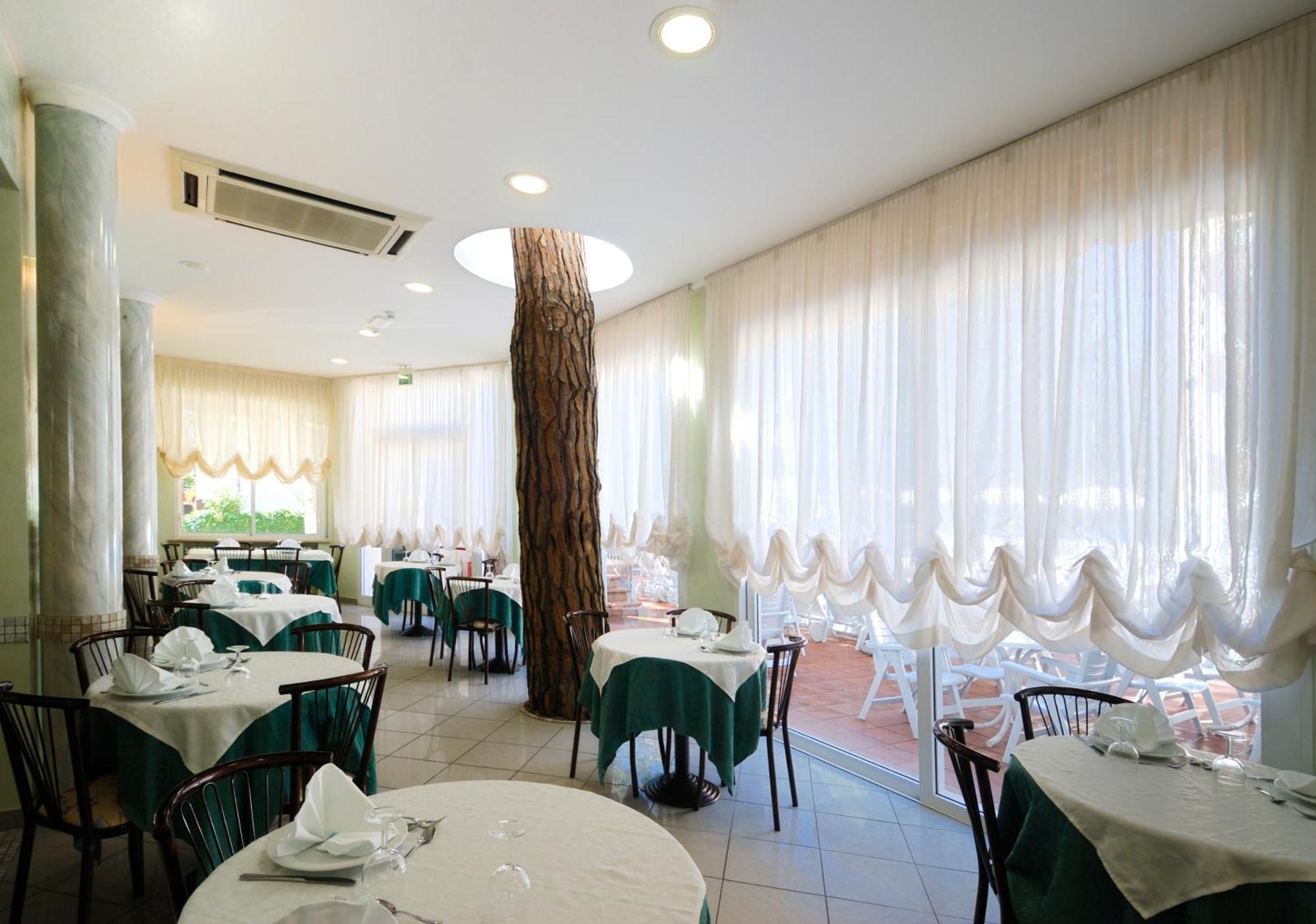 Hotel Villa Dei Fiori - Sul Mare Con Piscina Viserbella di Rimini エクステリア 写真