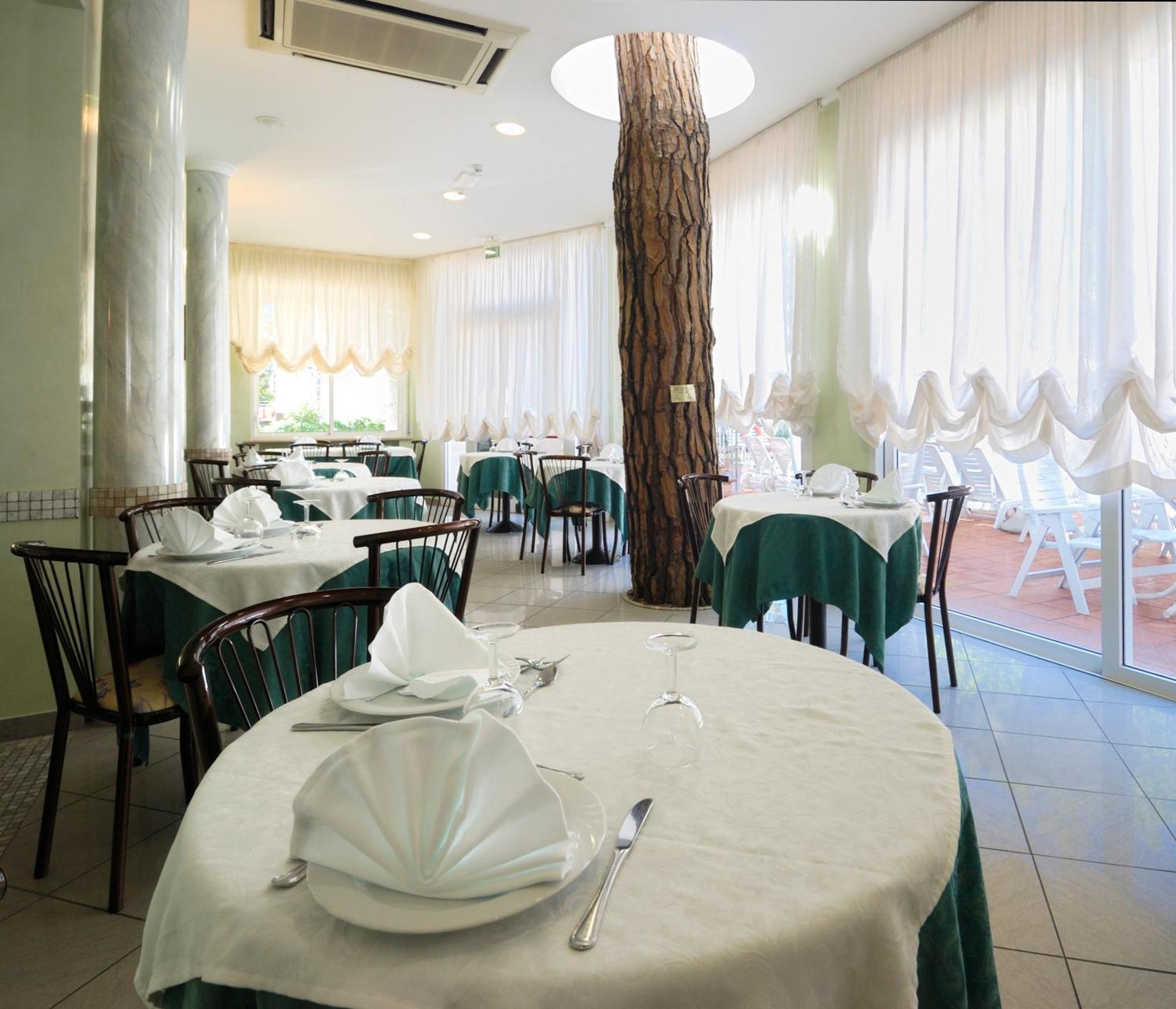 Hotel Villa Dei Fiori - Sul Mare Con Piscina Viserbella di Rimini エクステリア 写真