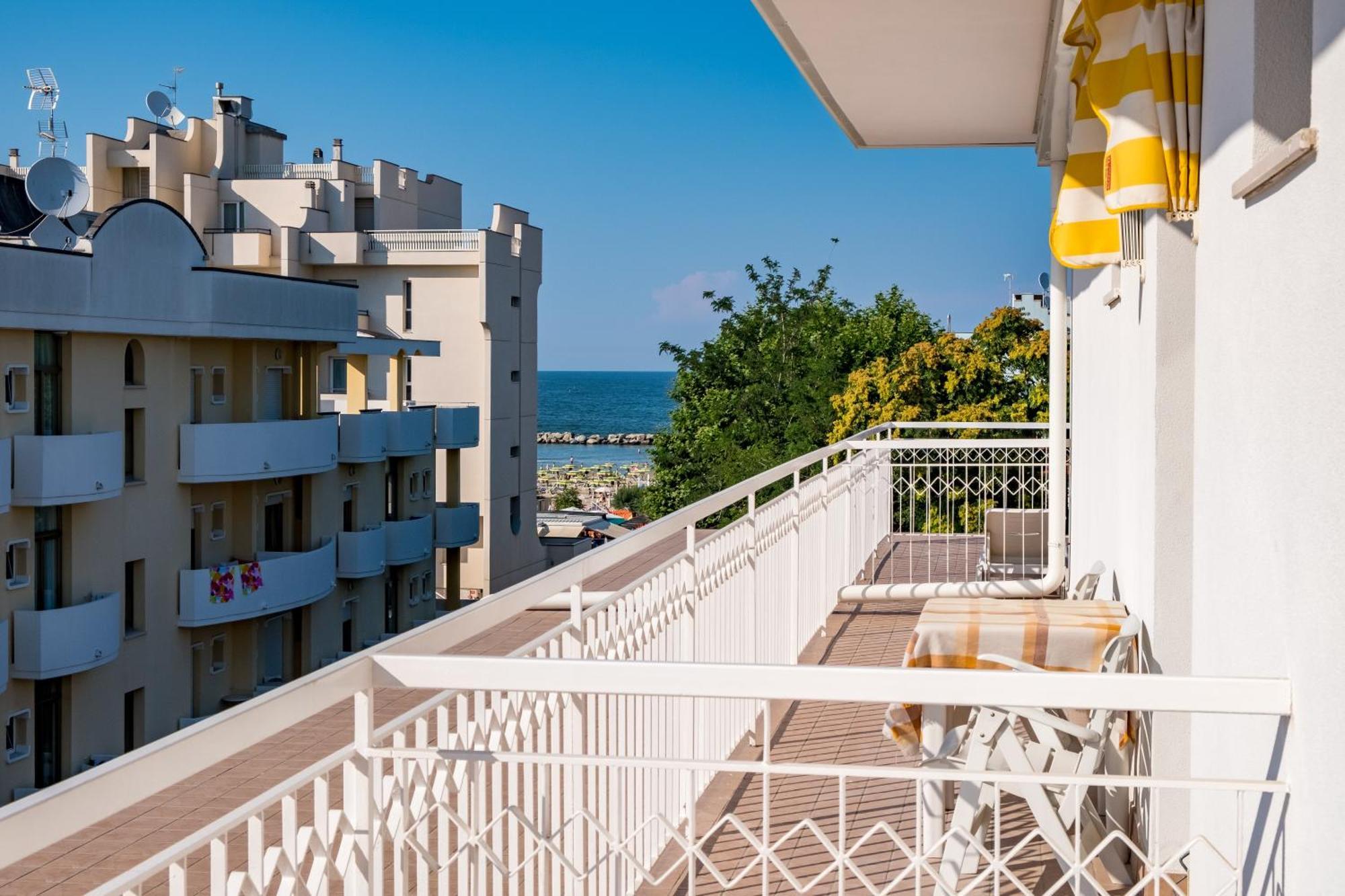Hotel Villa Dei Fiori - Sul Mare Con Piscina Viserbella di Rimini エクステリア 写真